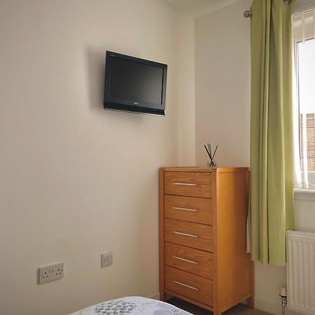Bright 2-Bedroom Apartment With Parking In Montrose Eksteriør bilde