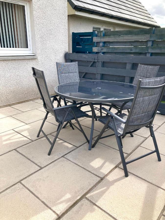 Bright 2-Bedroom Apartment With Parking In Montrose Eksteriør bilde