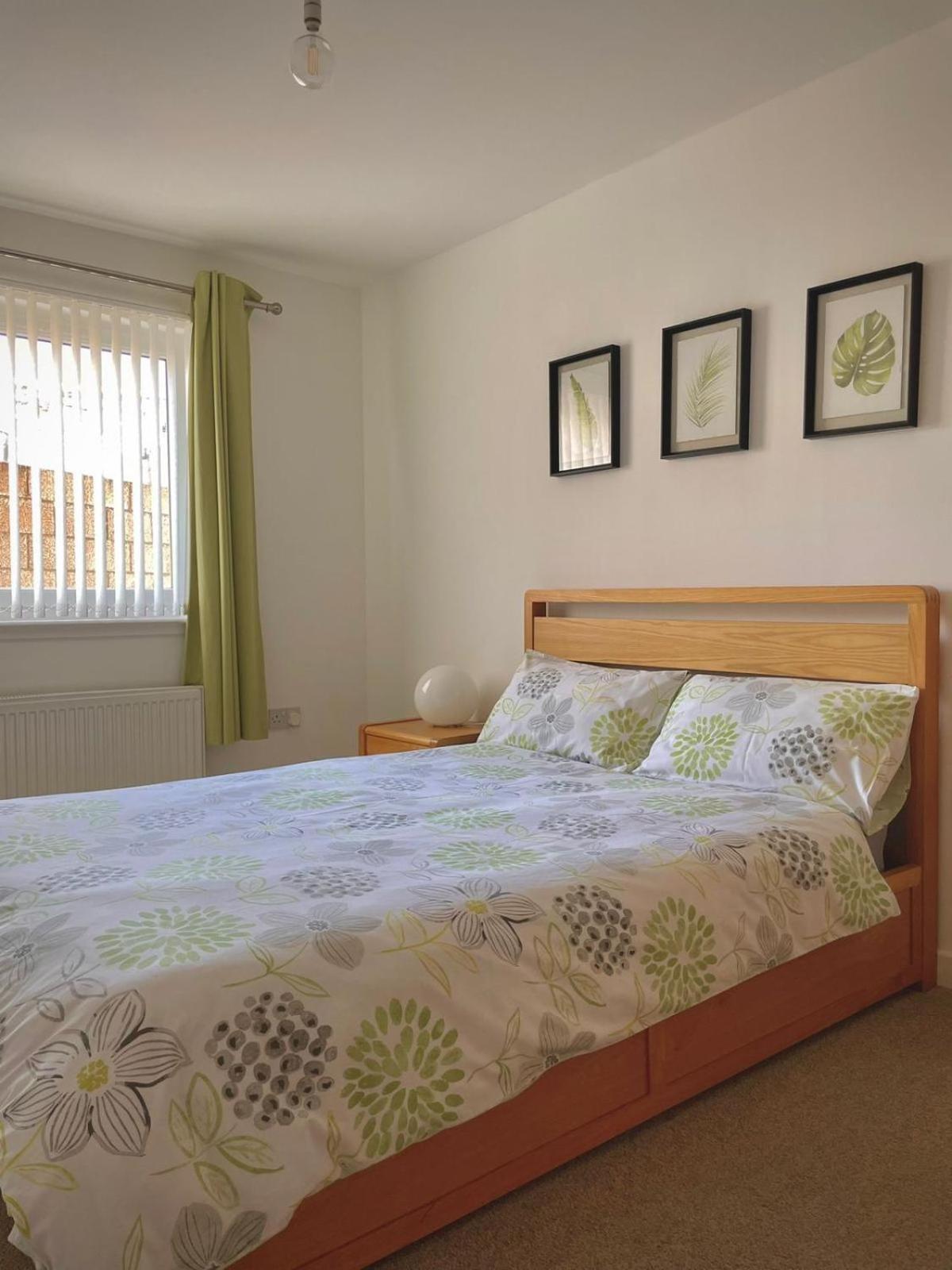 Bright 2-Bedroom Apartment With Parking In Montrose Eksteriør bilde