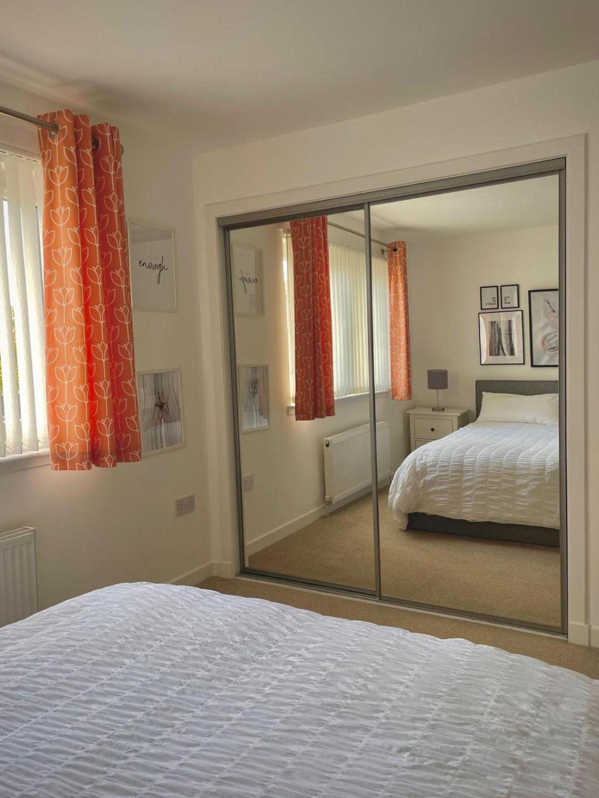 Bright 2-Bedroom Apartment With Parking In Montrose Eksteriør bilde
